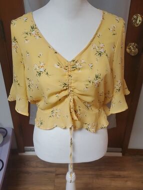 Love Tree Yellow Floral V-Neck Ruched Peplum Crop Top